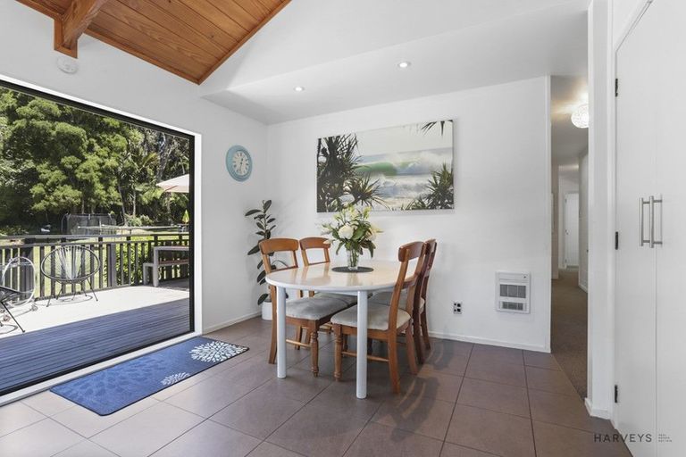 Photo of property in 12 Rimu Road, Oratia, Auckland, 0604