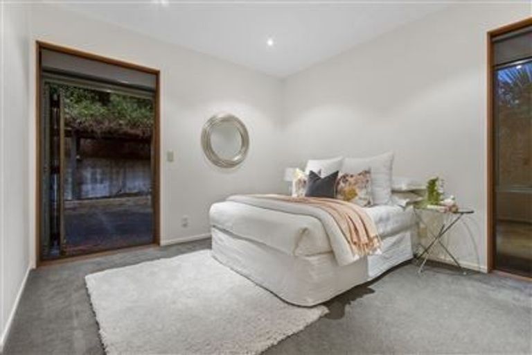 Photo of property in 9 The Knoll, Greenhithe, Auckland, 0632