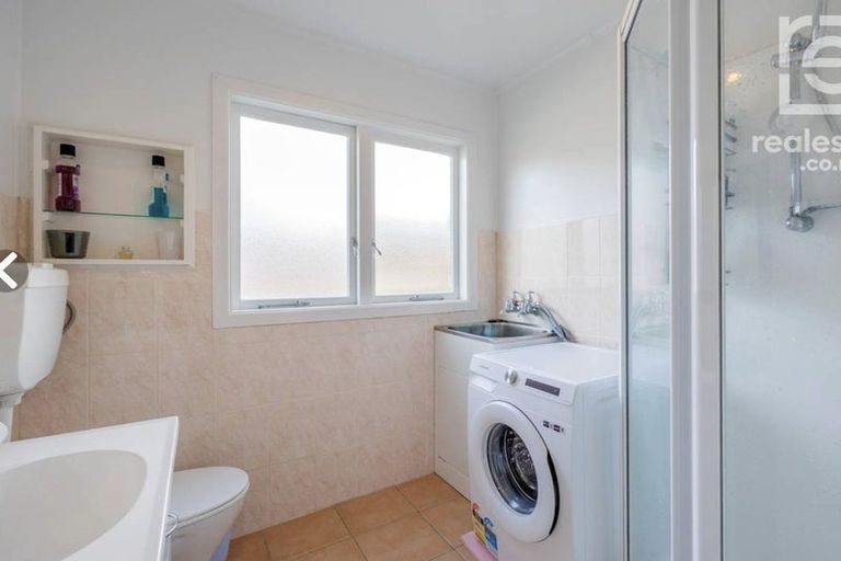 Photo of property in 2/18 Fowler Street, Northcote, Auckland, 0627