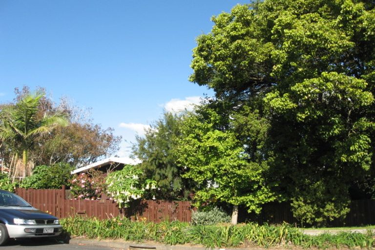 Photo of property in 210 Bleakhouse Road, Mellons Bay, Auckland, 2014