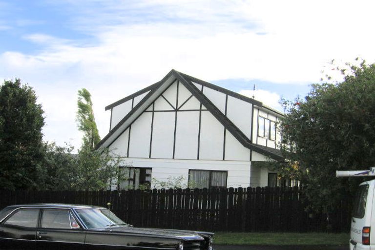 Photo of property in 1/14 Sandgate Avenue, Botany Downs, Auckland, 2010