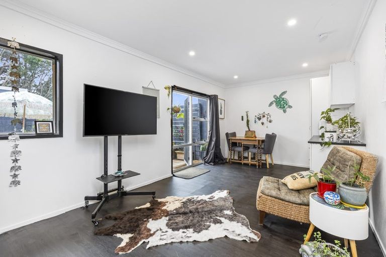 Photo of property in 2/10 Abbeygate Street, Birkdale, Auckland, 0626