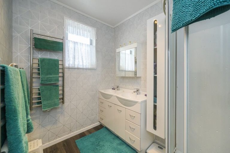 Photo of property in 64 Apollo Parade, Milson, Palmerston North, 4414