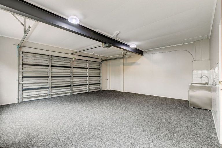 Photo of property in 2/13 Mana Esplanade, Paremata, Porirua, 5026