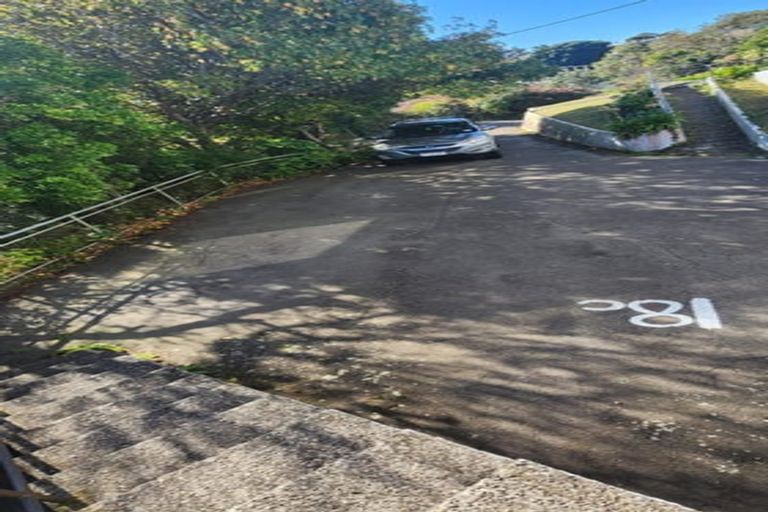 Photo of property in 18 Collins Avenue, Tawa, Wellington, 5028