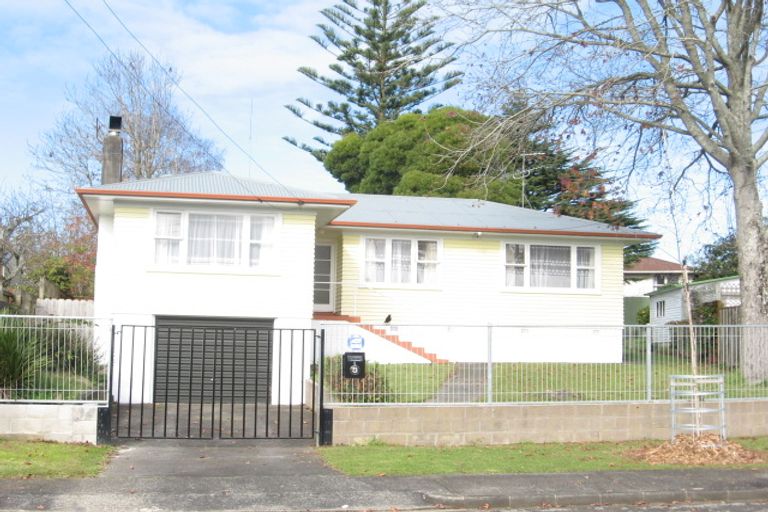 Photo of property in 2 Mountfort Street, Manurewa, Auckland, 2102