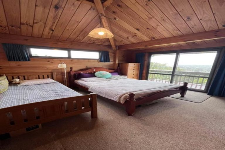 Photo of property in 86 Luckens Road, West Harbour, Auckland, 0618