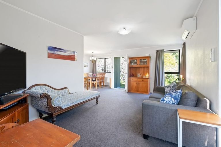 Photo of property in 5 Glucina Place, Glen Eden, Auckland, 0602