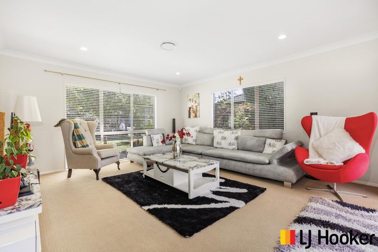 Photo of property in 11 Allerton Place, Wattle Downs, Auckland, 2103