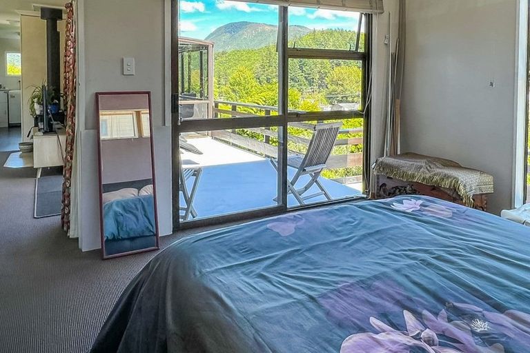 Photo of property in 143a Waikawa Road, Picton, 7220