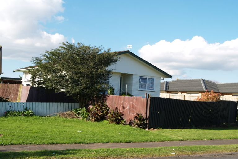 Photo of property in 2 Bedlow Place, Mangere East, Auckland, 2024