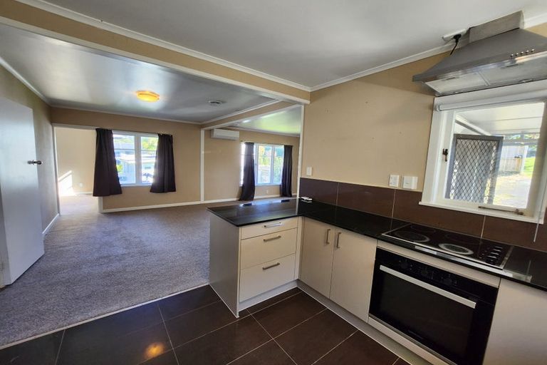 Photo of property in 27 Glenfern Road, Mellons Bay, Auckland, 2014