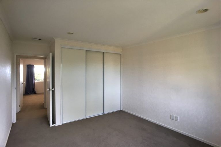 Photo of property in 9 Lorikeet Place, Unsworth Heights, Auckland, 0632