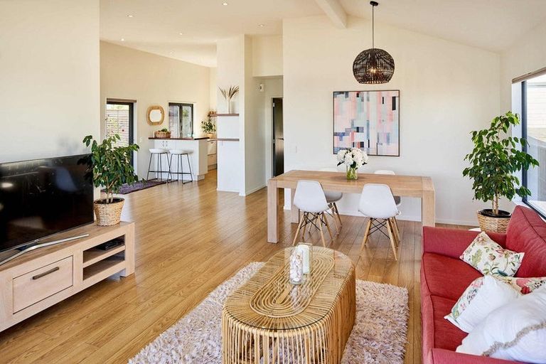 Photo of property in 43 Moana Road, Plimmerton, Porirua, 5026