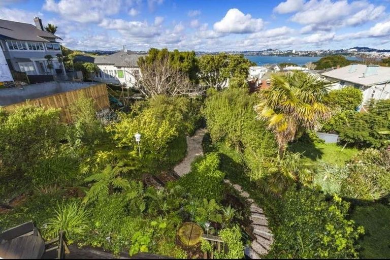 Photo of property in 15 Kerr Street, Devonport, Auckland, 0624