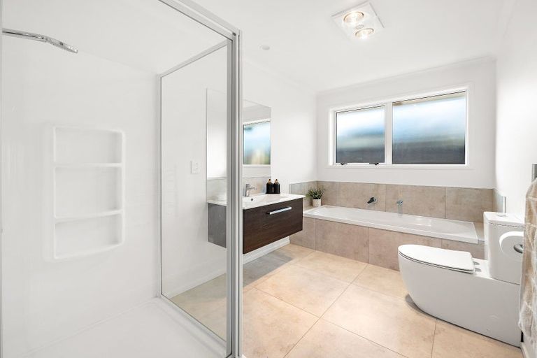 Photo of property in 18 Tabraham Crescent, Pyes Pa, Tauranga, 3112