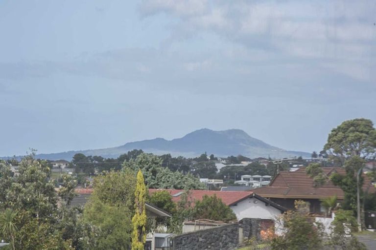 Photo of property in 21 Robin Lane, Browns Bay, Auckland, 0630