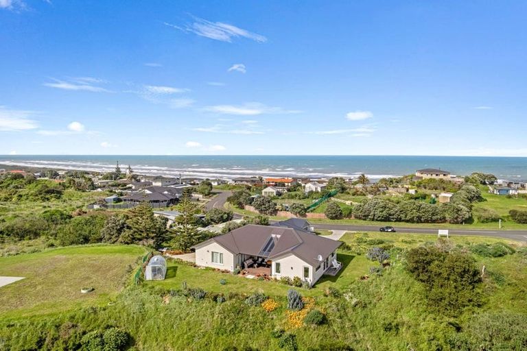Photo of property in 12 Longbeach Drive, Castlecliff, Whanganui, 4501