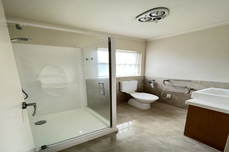 Photo of property in 14 Monash Place, Flat Bush, Auckland, 2016