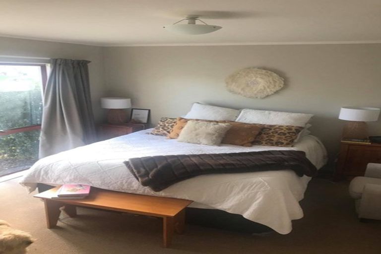 Photo of property in 14 Kilkenny Place, Fitzherbert, Palmerston North, 4410