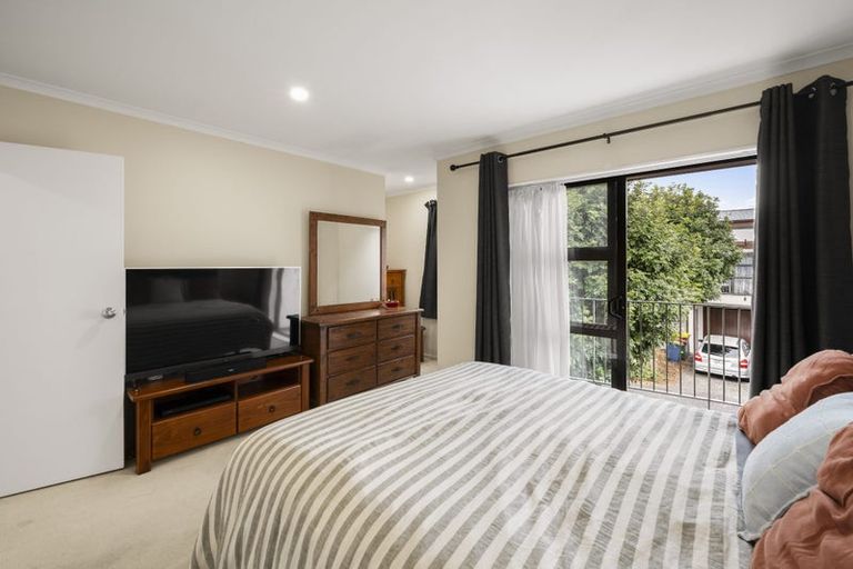 Photo of property in 5/17 Harbour View Road, Te Atatu Peninsula, Auckland, 0610