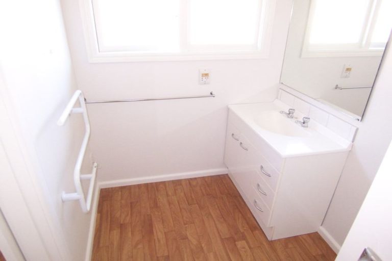 Photo of property in 77 Greendale Avenue, Avonhead, Christchurch, 8042