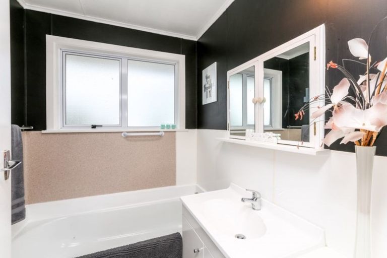 Photo of property in 181 Seaview Road, Westown, New Plymouth, 4310