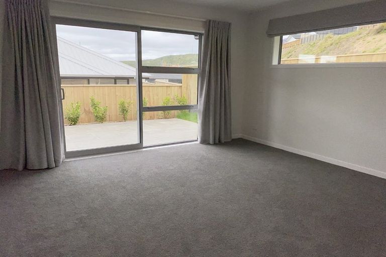 Photo of property in 49 Waitaria Terrace, Aotea, Porirua, 5024