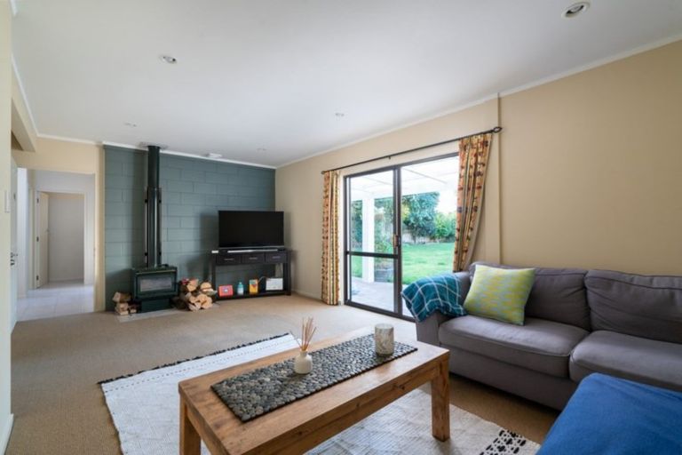 Photo of property in 14 Gibbs Place, Kinloch, Taupo, 3377