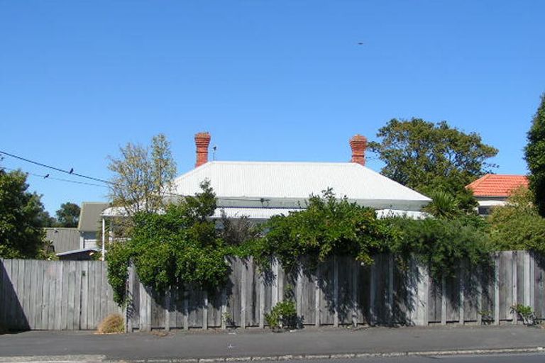 Photo of property in 62 Onewa Road, Northcote Point, Auckland, 0627