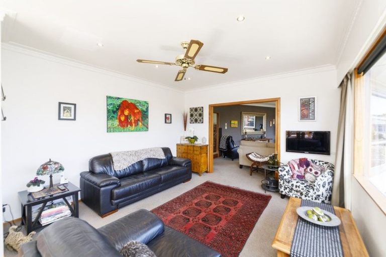 Photo of property in 38 Winston Avenue, Hokowhitu, Palmerston North, 4410