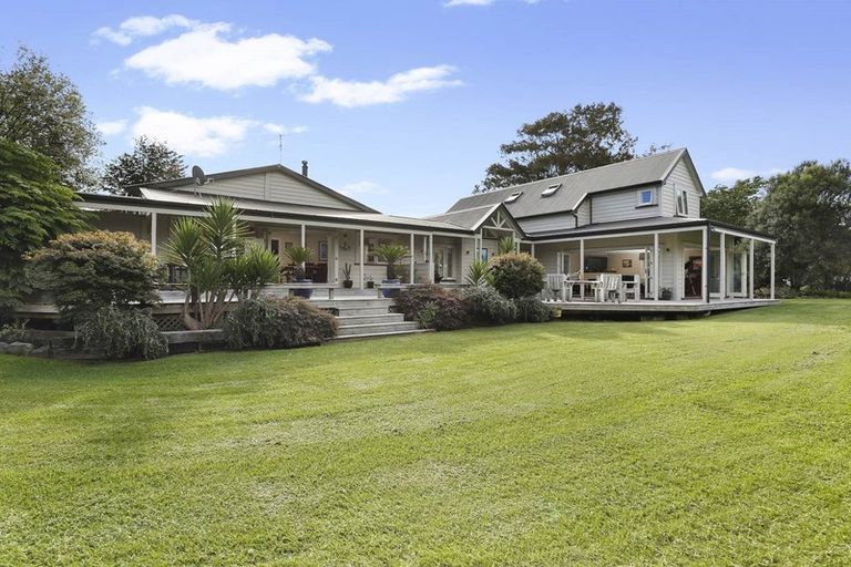 Photo of property in 186 Boord Crescent, Kumeu, 0891