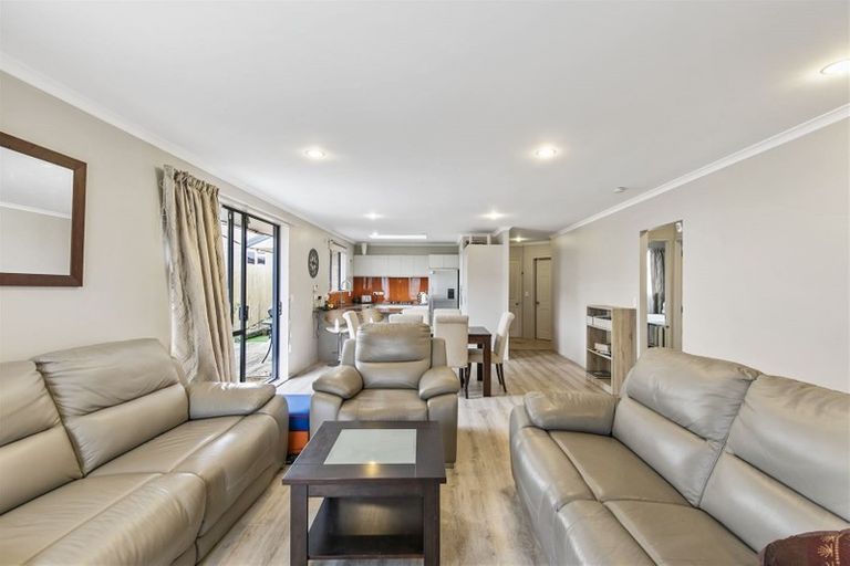 Photo of property in 13a Pax Avenue, Forrest Hill, Auckland, 0620