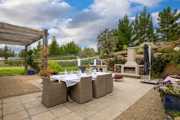 Photo of property in 10 Old Golf Course Road, Bridge Hill, Alexandra, 9320