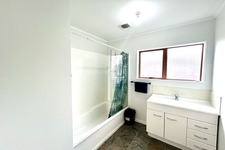 Photo of property in 14 Blueridge Close, Sunnyvale, Auckland, 0612