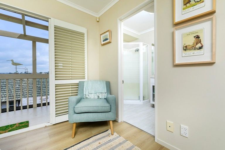Photo of property in 2/102 Beresford Street, Bayswater, Auckland, 0622