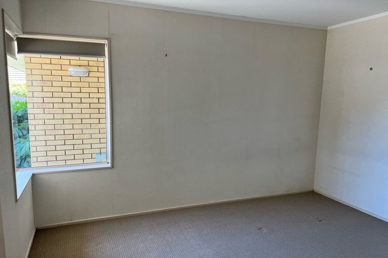 Photo of property in 2/10 Caldbeck Rise, Northpark, Auckland, 2013