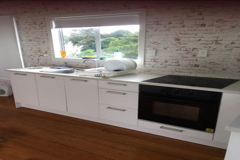 Photo of property in 37 Makiri Street, Helensville, 0800