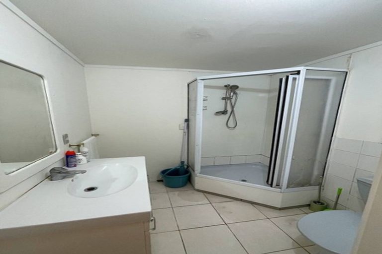 Photo of property in 211 Chelsea View Drive, Chatswood, Auckland, 0626