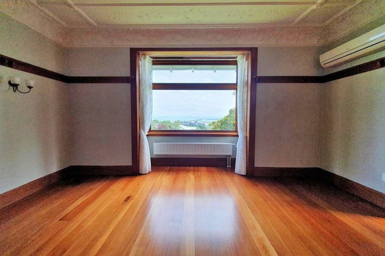 Photo of property in 8 Cobden Road, Bluff Hill, Napier, 4110