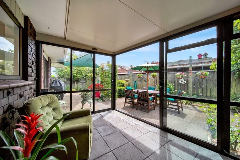 Photo of property in 19 John Guthrie Place, Merrilands, New Plymouth, 4312