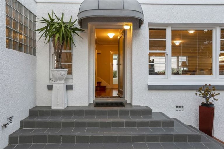 Photo of property in 35 Princes Street, Northcote Point, Auckland, 0627