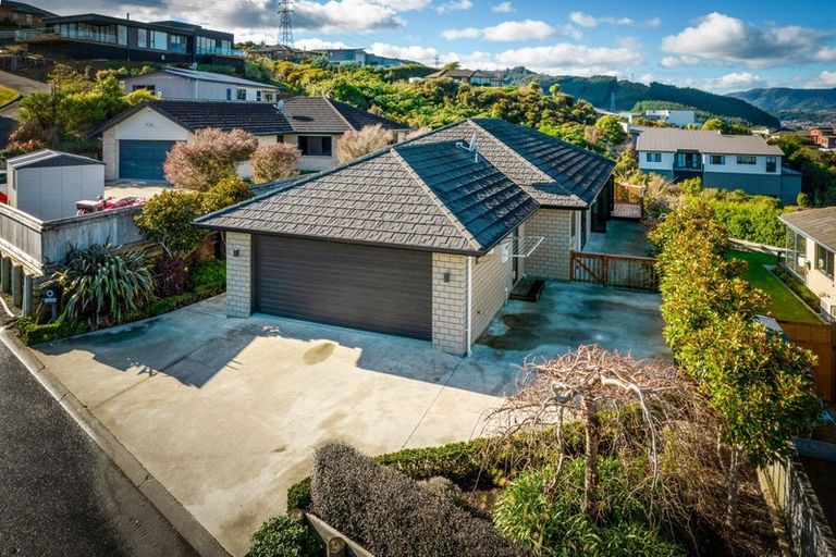 Photo of property in 43 Percy Kinsman Crescent, Riverstone Terraces, Upper Hutt, 5018