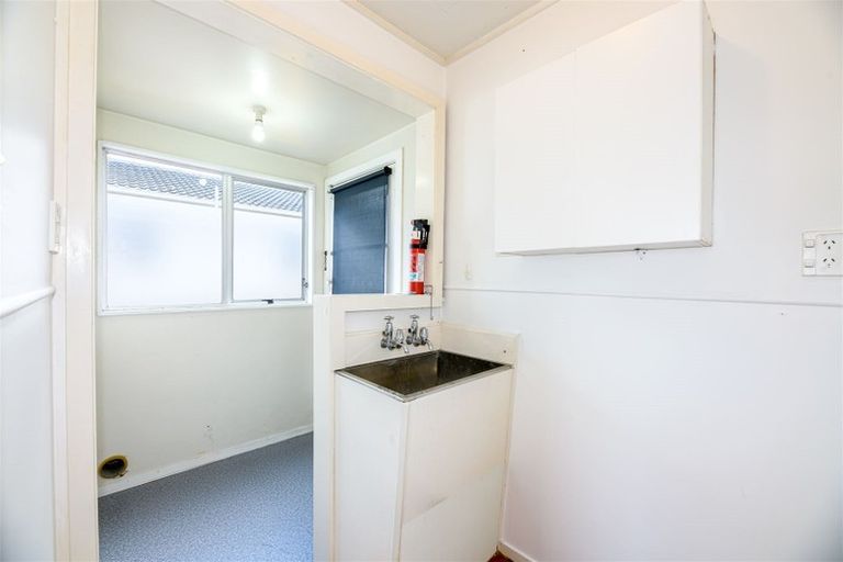 Photo of property in 23 Finlow Drive, Te Atatu South, Auckland, 0610