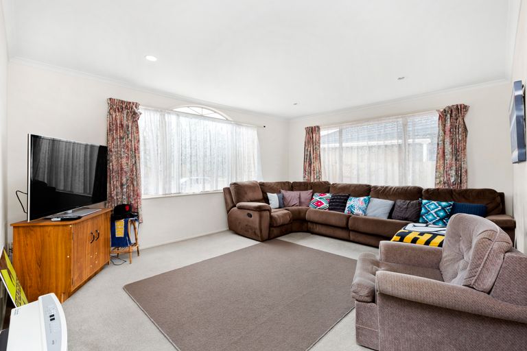 Photo of property in 10 Aldershot Place, Nawton, Hamilton, 3200