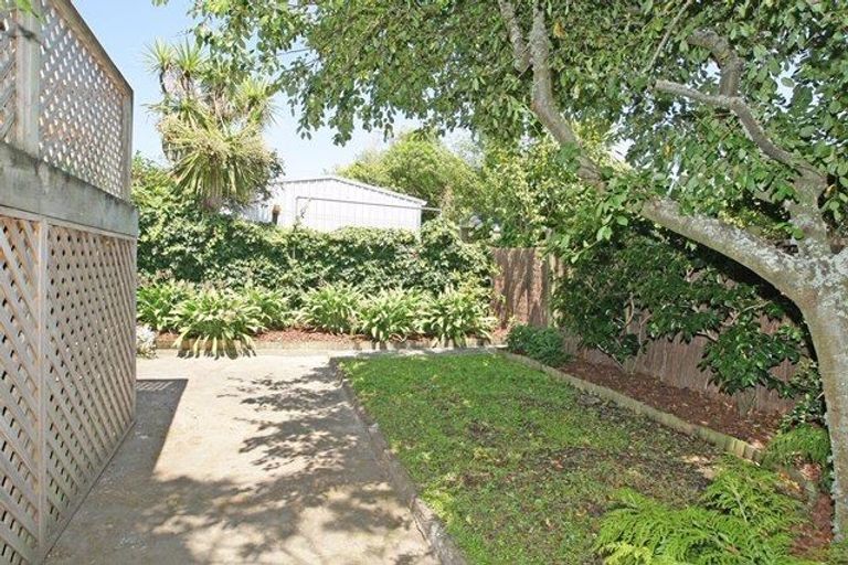 Photo of property in 124 Russell Terrace, Berhampore, Wellington, 6023