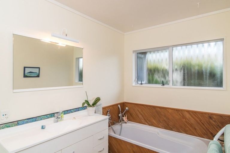 Photo of property in 59 Queens Road, Waikanae Beach, Waikanae, 5036