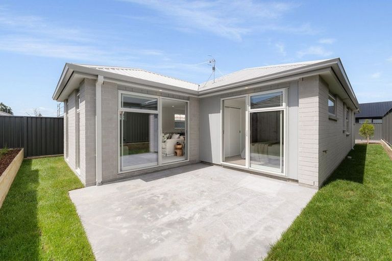 Photo of property in 11 Hammick Crescent, Pyes Pa, 3112