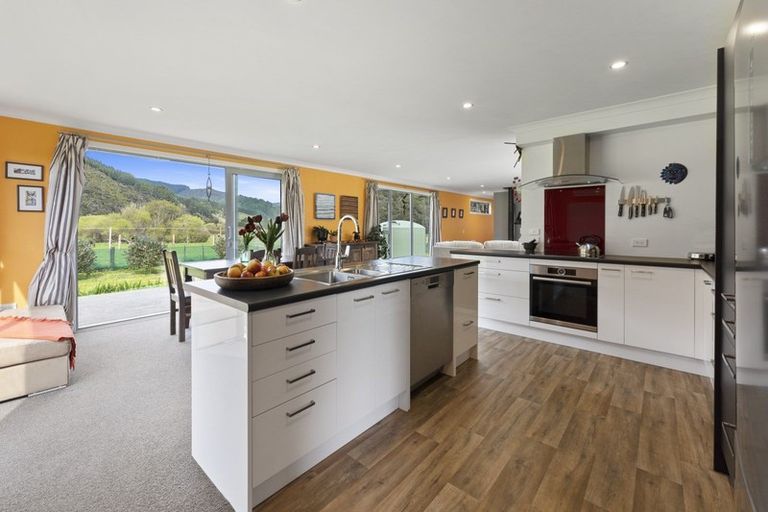 Photo of property in 438 Whitemans Valley Road, Whitemans Valley, Upper Hutt, 5371