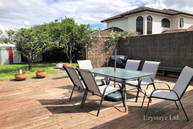 Photo of property in 45 Colwill Road, Massey, Auckland, 0614